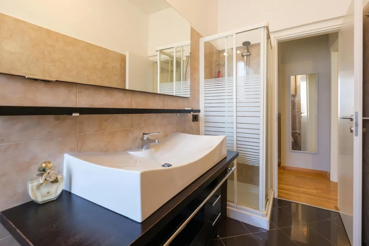 Relax Home - Milano Navigli 0*, Milan Italy