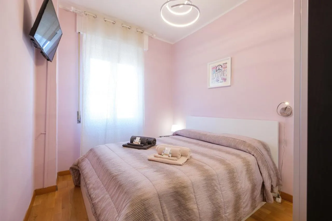 Relax Home - Milano Navigli 0*, Milan