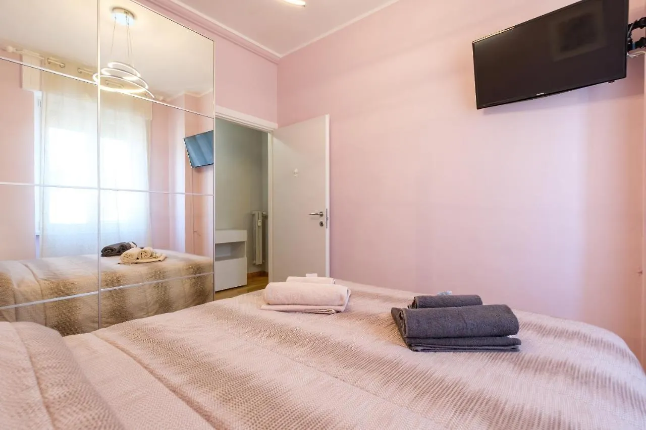 Apartment Relax Home - Milano Navigli Italy